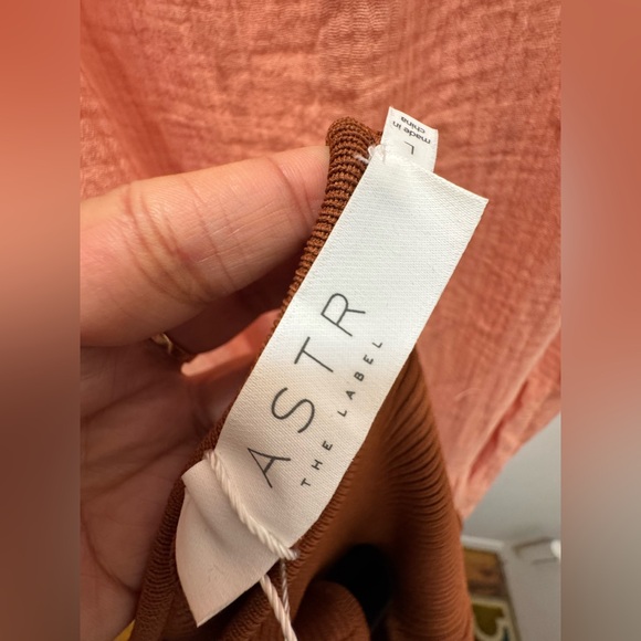 $130 NWT ASTR THE LABEL Elmira cutout cross strap bodycon dress in RUST large - Picture 9 of 9